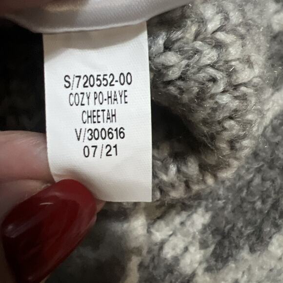 Old Navy Cheetah Print Pullover Sweater Size M Beige Gray Relaxed Cozy Boho - Picture 9 of 9